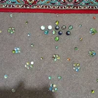 به تعداد ۶۵ عدد گلو کوچک و ۱۱ عدد گلو ی بزرگ