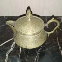 قوری برنجی قلم کاری قدیمی و تشت مسی درحدنو