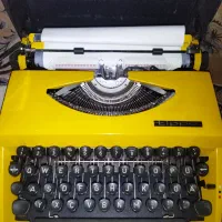 ماشین تایپ قدیمی تمیز سالم|کلکسیون اشیاء عتیقه|پیشوا, |دیوار