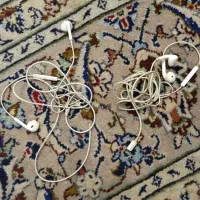 ۲هنذفری لایتینگ اپل اورج در حد آک و یکی تعمیرلازم