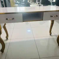 میز و صندلی ناخن|آرایشگاه و سالن‌های زیبایی|زرقان, |دیوار