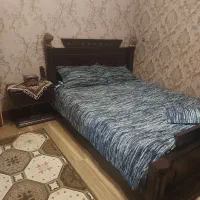 تخت دونفره و دو عسلی