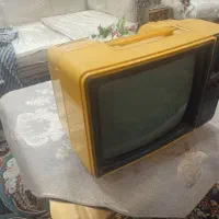تلوزیون قدیمی زرد
