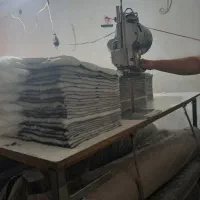 قیچی کار در تولیدی مانتو