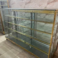 ویترین شیشه ای