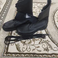 دو جفت پوتین سربازی