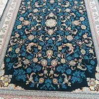 فروش یک تخته فرش ۶متری سرمه‌ای ودوتخته ۹متری کرم