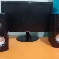 کامپیوتر روی میزی به همرا کیس و کیبورد و دو باند