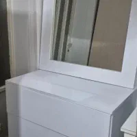 میز ارایش همراه سه کشو بزرگ