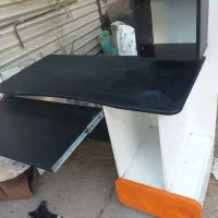 میز کامپیوتر در حد نو