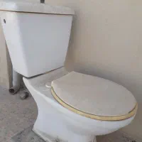 یه جفت صندلی و یه عدد سنگ‌توالت فرنگی|صندلی و نیمکت|بندر امام خمینی, |دیوار