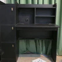 میز تحریر و کتابخانه