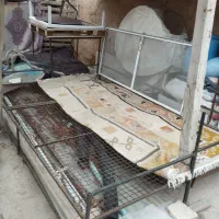 یک عدد قفس بزرگ و دو عدد تخت