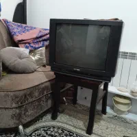 تلویزیون قدیمی به همراه گیرنده دیجیتال