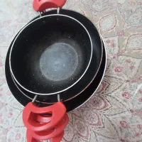 تعدادی ظرف و ظروف پذیرایی