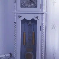 وسایل خانه. بوفه و ساعت ایستاده