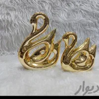 مجسمه قو طلایی