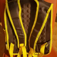 کیف مدرسه|کیف، کفش، کمربند|اصفهان, باغ زرشک|دیوار