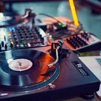 دی جی حرفه ای مراسم خانم و آقا dj از ۳ملیون