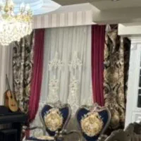 کنار پردهٔ والان