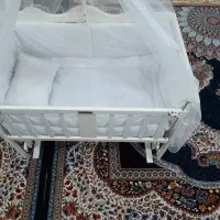 تخت نوزاد کنار مادر تمام چوب و شیک|تخت و صندلی بچه|یزد, |دیوار