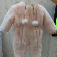 لباس بچه و تعدادی لباس زنانه