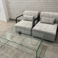 دوعدد مبل و میز شیشه ای