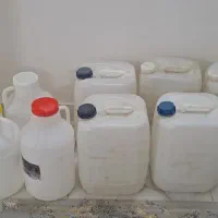 تعدادی دبه آب مخصوصا آب چشمه بوده