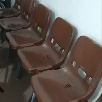 تعدادی صندلی انتظار