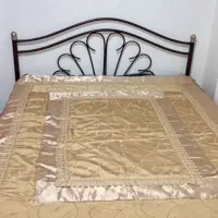 تخت دونفره سبک با تشک و دو عددکفی چوبی و آهنی|تخت و سرویس خواب|قم, زنبیل آباد|دیوار