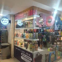 فروشنده خانم با روابط عمومی بالا