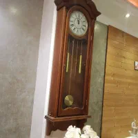 ساعت چوبی دیواری و بوفه چوبی