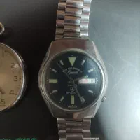 دو عدد ساعت قدیمی