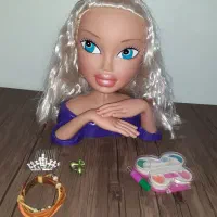 عروسک آرایشی