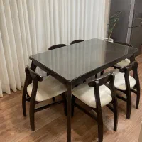 میزناهارخوری ۶ نفره کاملا نو و سالم با شیشه رومیزی
