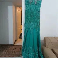 چند عدد لباس مجلسی  نو و در حد نو دارم