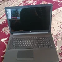 یک عدد لپتاپ مدل اچ پی حافظه ۲۵۶ رام ۸ سالم