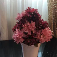 گل و گلدون بهمراه شکلات و آجیل خوری