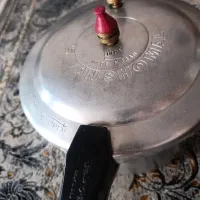 زود پز ومقدار وسایل دیگر