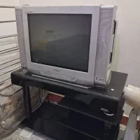 تلوزیون و میز