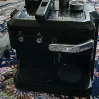 یک دستگاه اسپرسو و یک دستگاه هوا پز