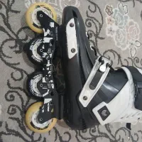 کفش اسکیت سایز ۳۹ بسیارتمیزشاید ۵بارمصرف شده باشه