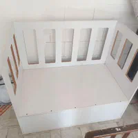 تخت کنار مادر باکشوی بزرگ