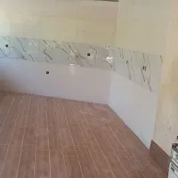ب یک کارگر جهت کار کاشیکاری نیازمندیم