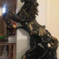 ۳ عدد مجسمه اسب ۱۱ ملیون