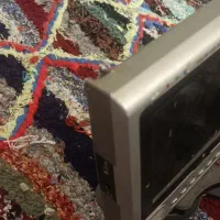 یک عدد تلوزیون به فروش می‌رسد