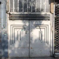 در حیاط ودرب انباری اهنی