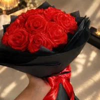 دسته گل رز قرمز شیک و خاص