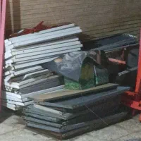 تعدادی قفسه فروشگاهی