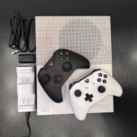 کنسول Xbox One S یک ترابایت دو دسته با پایه شارژ